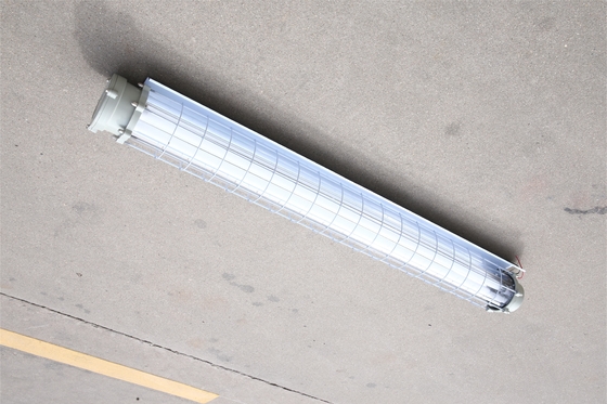 Lampe fluorescente antidéflagrante avec angle de faisceau de 120-140° et classe de sécurité Ⅱ, niveau de protection et degré IP66