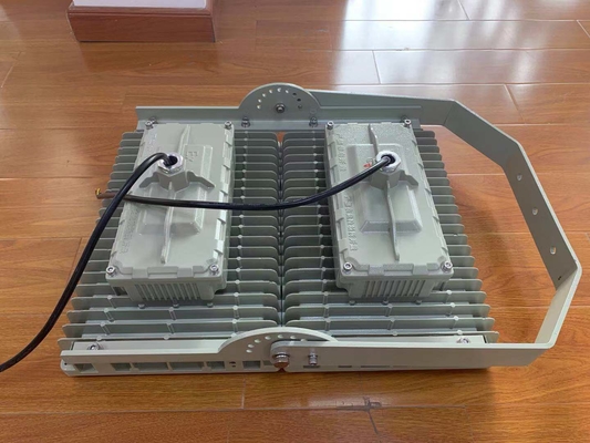 Lumière de route à LED résistant aux explosions 250W. Certifié ATEX CNEX pour les applications dangereuses de la zone 1 de la zone 2.