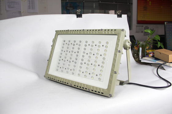 Lumière de route à LED résistant aux explosions 250W. Certifié ATEX CNEX pour les applications dangereuses de la zone 1 de la zone 2.