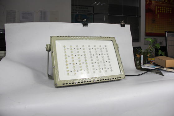 Lumière de route à LED résistant aux explosions 250W. Certifié ATEX CNEX pour les applications dangereuses de la zone 1 de la zone 2.