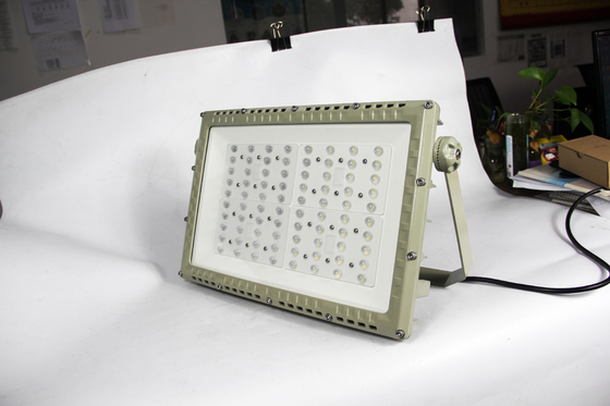 Lumière de route à LED résistant aux explosions 250W. Certifié ATEX CNEX pour les applications dangereuses de la zone 1 de la zone 2.