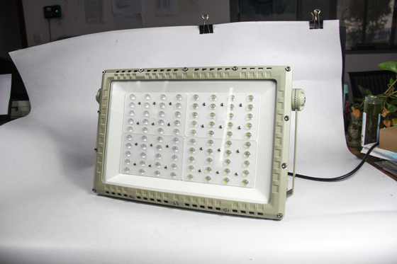 Lumière de route à LED résistant aux explosions 250W. Certifié ATEX CNEX pour les applications dangereuses de la zone 1 de la zone 2.