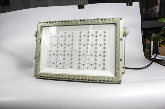 Lumière de route à LED résistant aux explosions 250W. Certifié ATEX CNEX pour les applications dangereuses de la zone 1 de la zone 2.