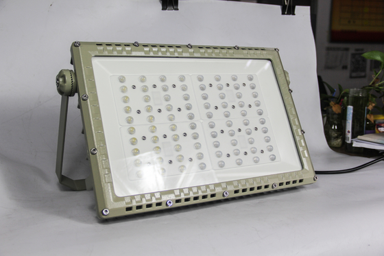 Lumière de route à LED résistant aux explosions 250W. Certifié ATEX CNEX pour les applications dangereuses de la zone 1 de la zone 2.