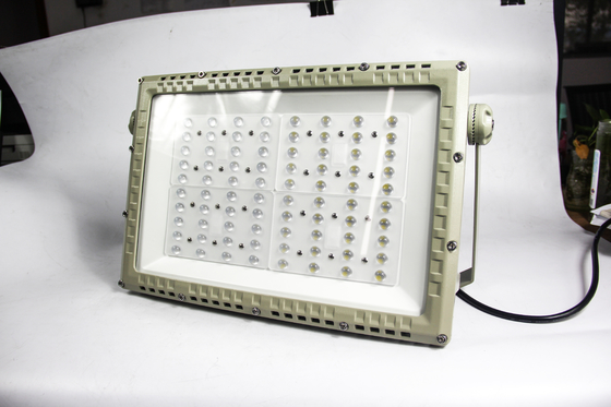 Lumière de route à LED résistant aux explosions 250W. Certifié ATEX CNEX pour les applications dangereuses de la zone 1 de la zone 2.