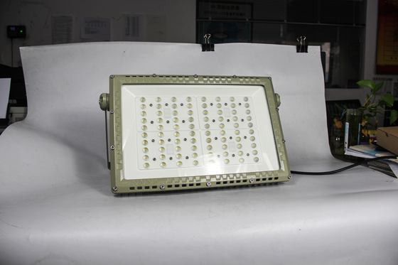 Lumière de route à LED résistant aux explosions 250W. Certifié ATEX CNEX pour les applications dangereuses de la zone 1 de la zone 2.