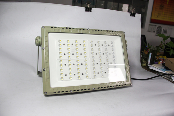 Lumière de route à LED résistant aux explosions 250W. Certifié ATEX CNEX pour les applications dangereuses de la zone 1 de la zone 2.