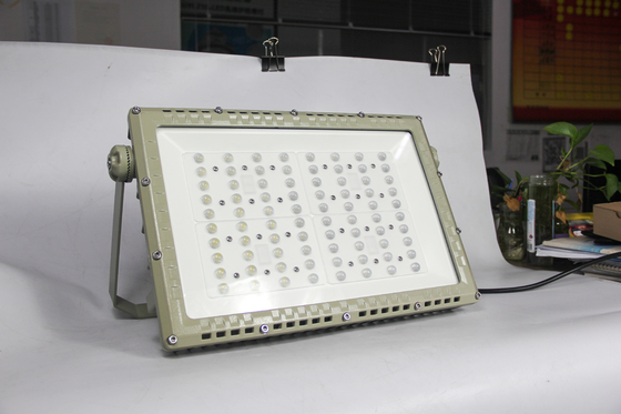 Lumière de route à LED résistant aux explosions 250W. Certifié ATEX CNEX pour les applications dangereuses de la zone 1 de la zone 2.