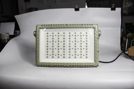 Lumière de route à LED résistant aux explosions 250W. Certifié ATEX CNEX pour les applications dangereuses de la zone 1 de la zone 2.