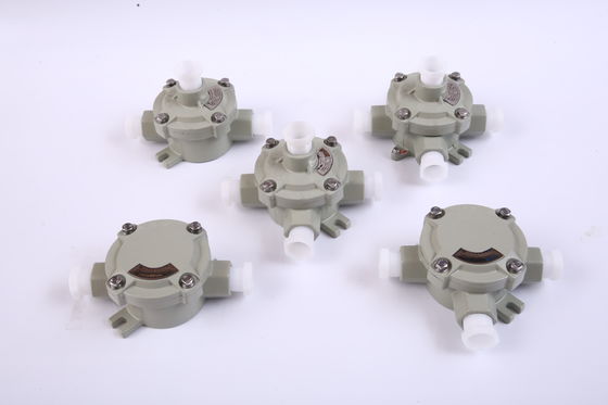 Pour les véhicules à moteur à combustion interne, la valeur de l'échantillon doit être égale ou supérieure à la valeur de l'échantillon à combustion.