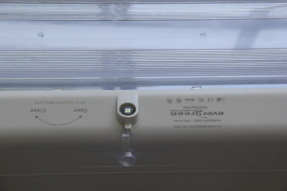 Luminaire LED pour zones dangereuses approuvé ATEX/IECEx/CNEX, indice de protection IP66, garantie de 5 ans, puissance et taille personnalisables, robuste, Série BYS, lumière linéaire antidéflagrante avec triple certification