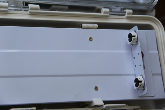 Luminaire LED pour zones dangereuses approuvé ATEX/IECEx/CNEX, indice de protection IP66, garantie de 5 ans, puissance et taille personnalisables, robuste, Série BYS, lumière linéaire antidéflagrante avec triple certification