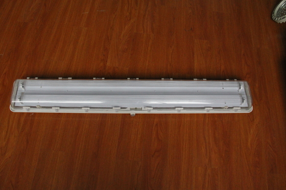 Luminaire LED pour zones dangereuses approuvé ATEX/IECEx/CNEX, indice de protection IP66, garantie de 5 ans, puissance et taille personnalisables, robuste, Série BYS, lumière linéaire antidéflagrante avec triple certification