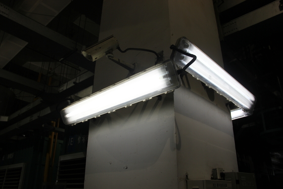 Éclairage linéaire à LED résistant aux explosions de 4 pieds pour les endroits dangereux 2x9W / 2x18W