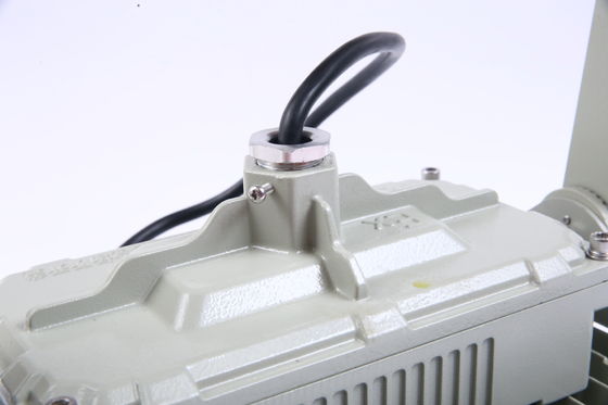 Lumière haute luminosité 50w 100w 150w 200w étanche à l'explosion à l'extérieur étanche à l'eau LED Flood Light avec cinq ans de garantie