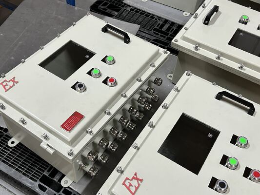 ATEX IIBT4 Panneaux de commande ignifuges pour la distribution Panneau de commande ignifugé pour l'explosion Alliage d'aluminium sur mesure