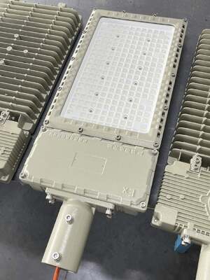 Lumière de rue à LED résistant à l'explosion de 300 W 6000K 11500 lumens IK10 IP66 WF2 avec certification ATEX