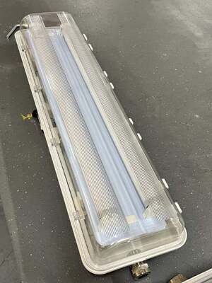 10 W18W 36W IP66 LED Tri-proof Light Lampe Linéaire Antidéflagrante Certifiée CE ATEX Durée de vie 50000 heures Tube Simple Tube Double pour Entrepôts Industriels