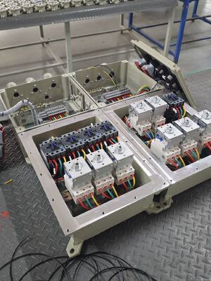 Panneaux de contrôle antidéflagrants électriques 380V résistants à la corrosion IP 65, coffret de disjoncteur antidéflagrant