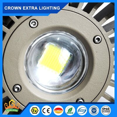 Éclairage LED antidéflagrant pour grandes hauteurs 100-277V AC offrant un flux lumineux de 135lm/w allant de 6500 à 26000 lumens pour les zones dangereuses