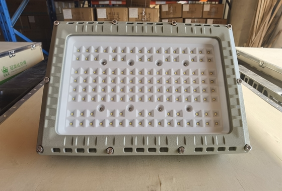 Lumière à LED résistante aux explosions avec tension AC100-277V 50/60hz