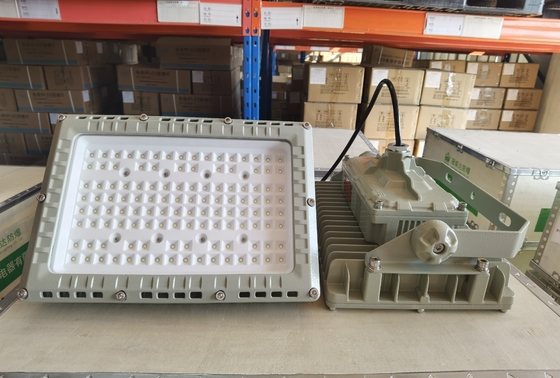 150w Ip66 et 130 lumens / Watt éclairage à LED résistant à l'explosion pour la zone1,2 et la zone21,22