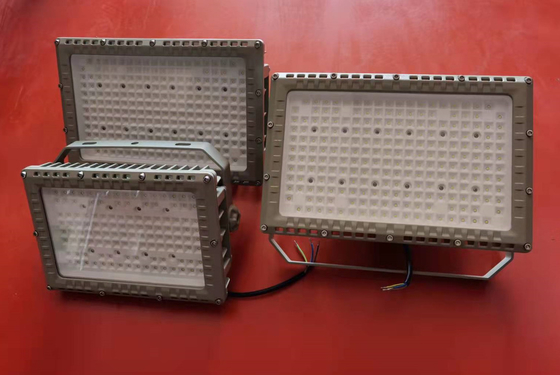 135lm/w Lampes anti-flamme et inondations Station d'essence entrepôt usine chimique Ip66 50-240W