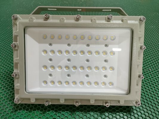 5 ans de garantie complète Lumières LED industrielles à zone de risque IP66 50-240W 140lm/W ATEX IECEx Zone validée 1 et 2
